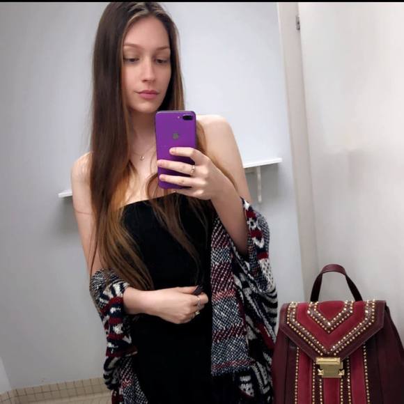 Meet your Posher, Leanna - Picture 1 of 1